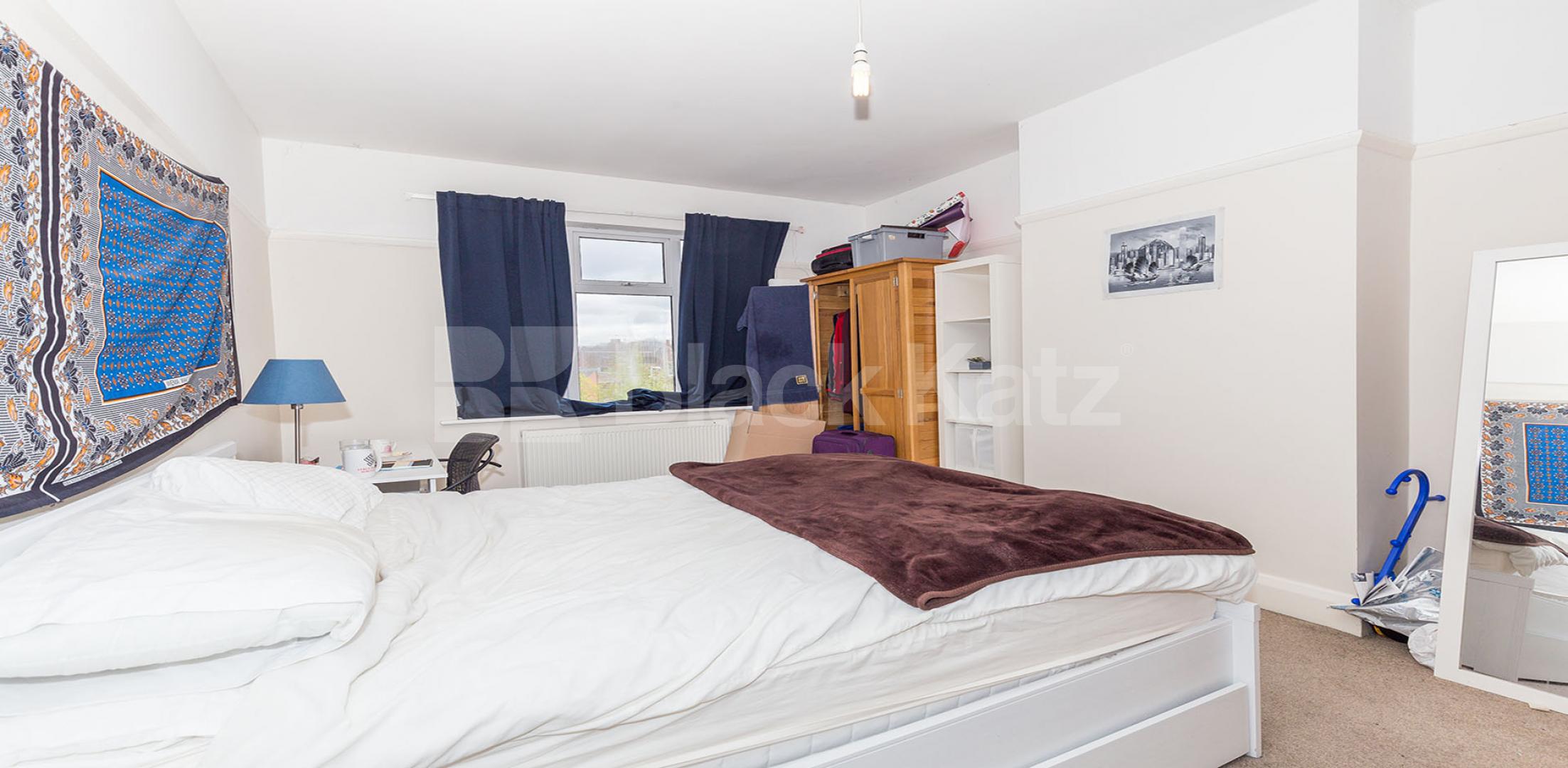 			APS School Catchment!, 5 Bedroom, 1 bath, 1 reception House			 Durnsford Road, MUSWELL HILL